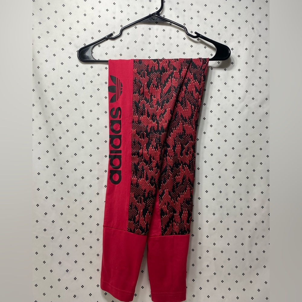 Hot pink leggings for the Gym